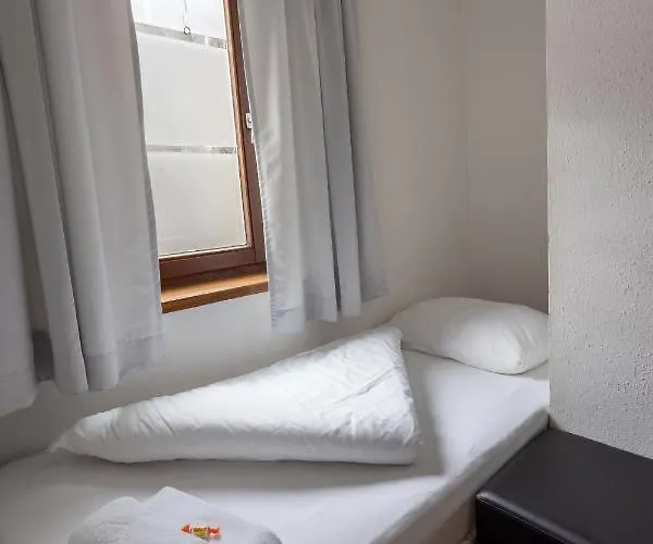 Heimgartl Oda ve Kahvaltı 3*