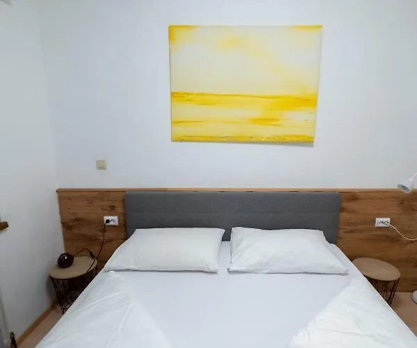 Heimgartl Oda ve Kahvaltı 3*