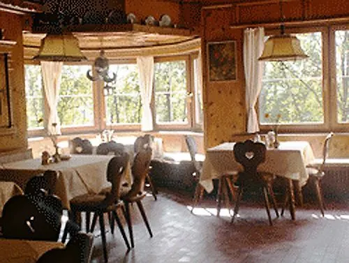 Heimgartl Oda ve Kahvaltı 3*